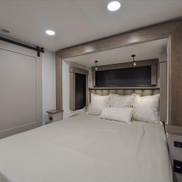 2025 Paradigm 395DS Interior