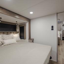 2025 Paradigm 395DS Interior