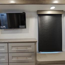 2025 Paradigm 370FB Interior