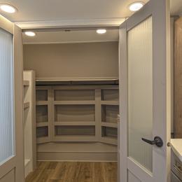 2025 Paradigm 370FB Interior