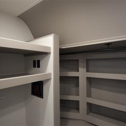 2025 Paradigm 370FB Interior