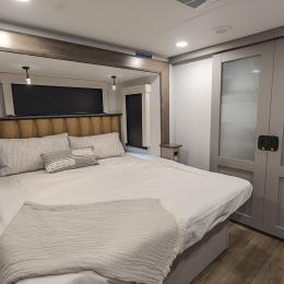 2025 Paradigm 375RD Interior