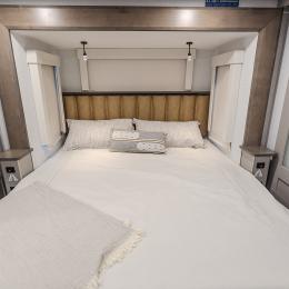 2025 Paradigm 380MP Interior