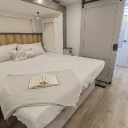 2025 Paradigm 382RK Interior